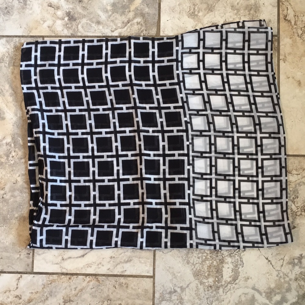 Black/white lightweight rectangular scarf